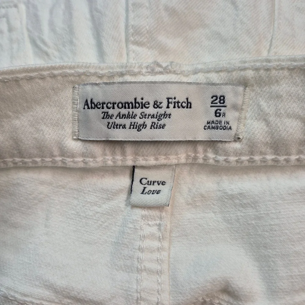 Abercrombie & Fitch Curve Love 28 6R Straight Ultra High‎ Rise White Jeans 90s